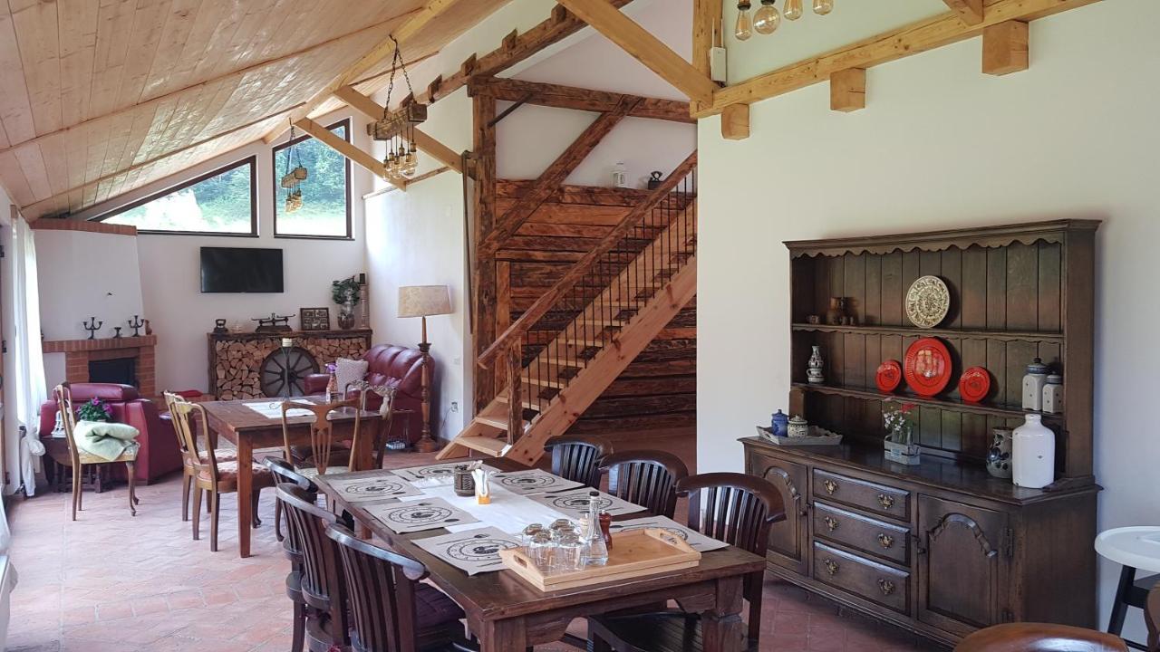 Sura Lu' Vasile. Bed & Breakfast Crivina  Bagian luar foto
