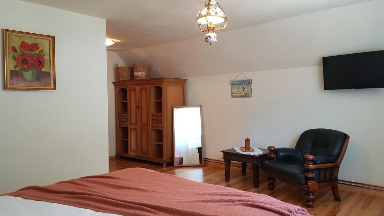 Sura Lu' Vasile. Bed & Breakfast Crivina  Bagian luar foto