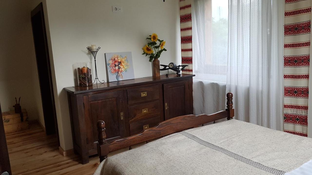 Sura Lu' Vasile. Bed & Breakfast Crivina  Bagian luar foto