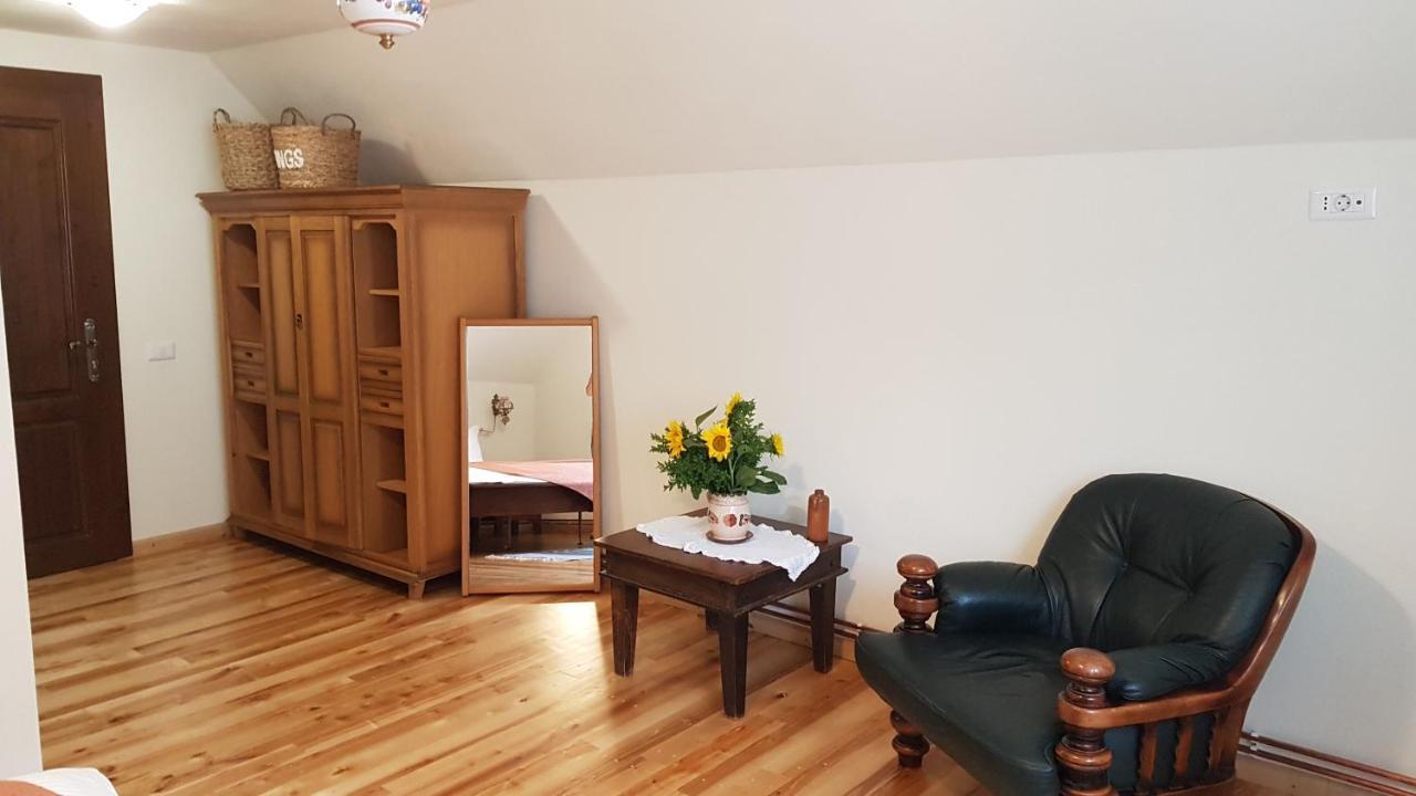 Sura Lu' Vasile. Bed & Breakfast Crivina  Bagian luar foto