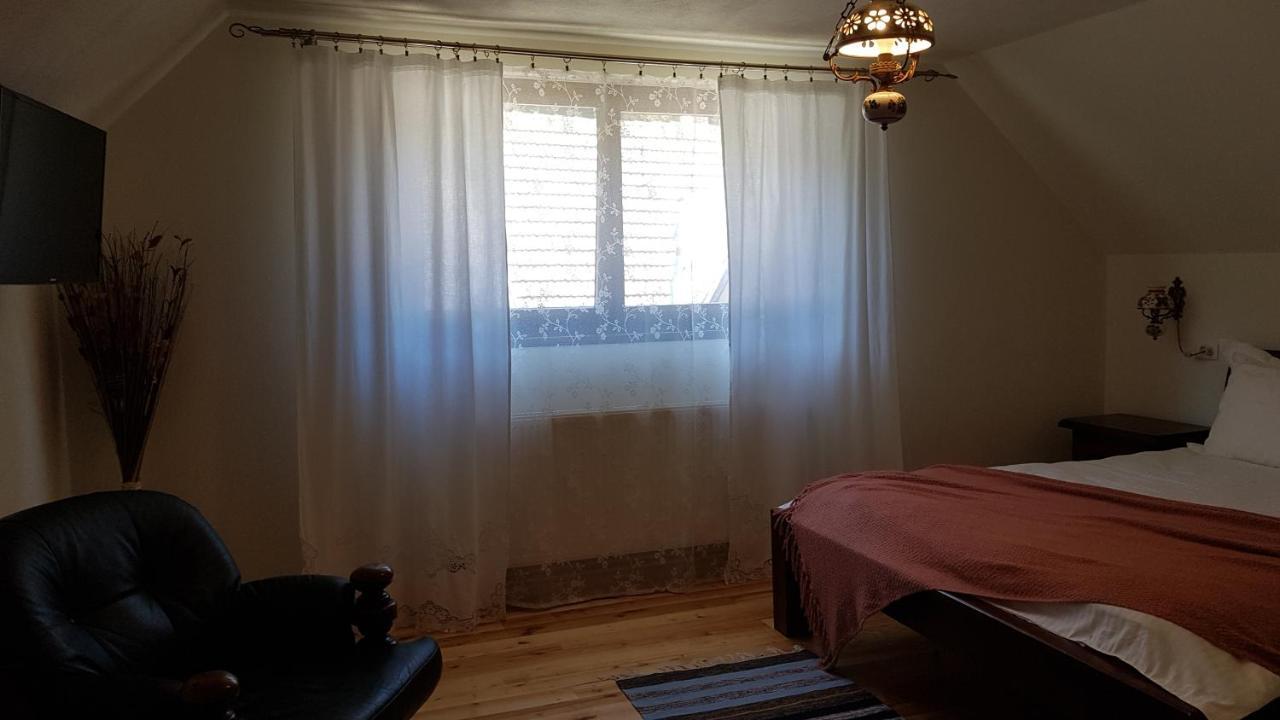 Sura Lu' Vasile. Bed & Breakfast Crivina  Bagian luar foto
